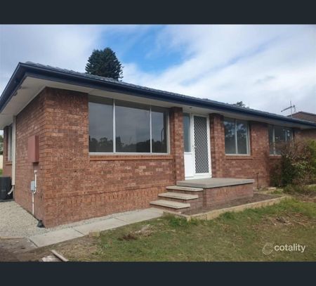 8 Tamar Close, Metford, NSW 2323 - Photo 5