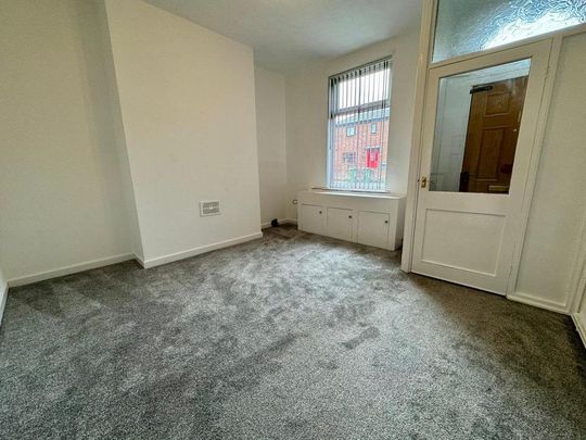 2 bedroom end of terrace house to rent - Photo 1