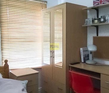 8 bedroom terraced house to rent - Photo 2