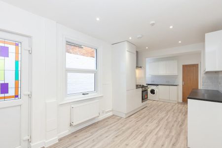 1 bedroom in a house share to rent - Photo 4