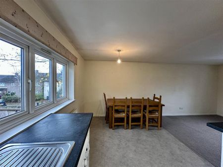 3 bedroom maisonette to rent - Photo 3