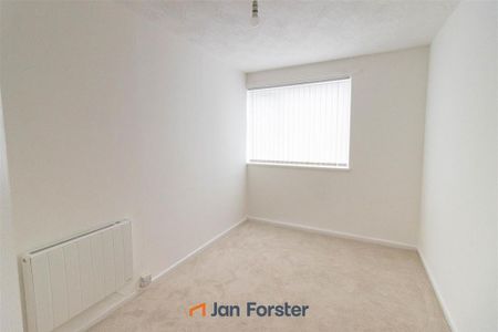 2 bedroom ground floor flat to rent - Photo 2