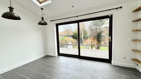 5 bedroom detached house to rent - Photo 3
