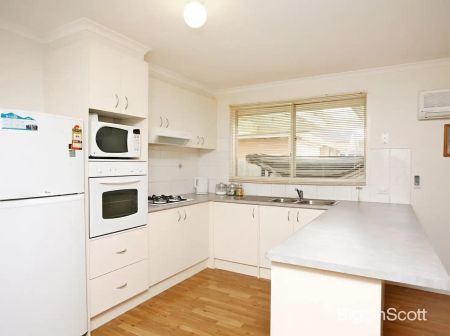 17 Osborn Grove, Pakenham VIC 3810 - Photo 4