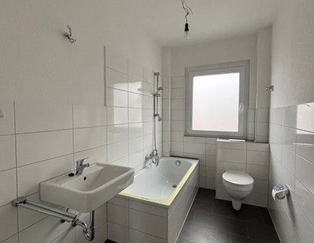 Bezugsfertige 3-Zimmer Wohnung in zentraler Lage in Kirchlinde mit extra großem Balkon! - Foto 1