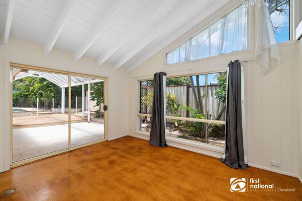 SPACIOUS FAMILY HOME + CENTRAL CLEVELAND + OUTDOOR ENTERTAINING OVERLOOKING THE SPARKLING POOL - Photo 1