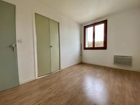 Location Appartement 4 pièces 82m² AVIGNON 84000 - Photo 5