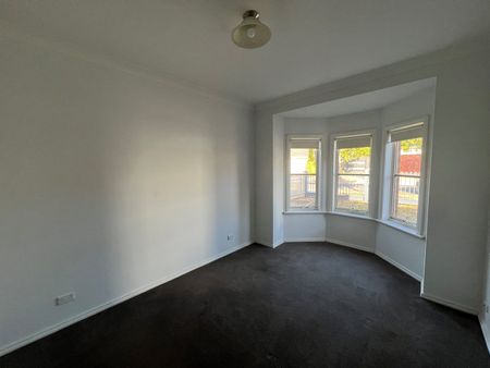 92 Oakview Parade, Caroline Springs VIC 3023 - Photo 2