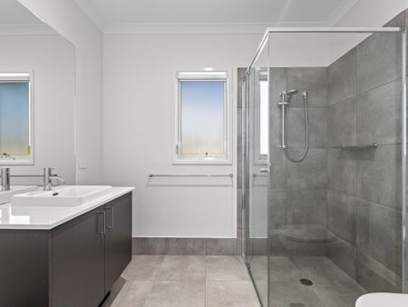 5 Beachmere Street, Ripley QLD 4306 - House For Rent | Domain - Photo 4