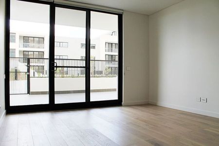 Massive courtyard | Outdoor Pool - Photo 3