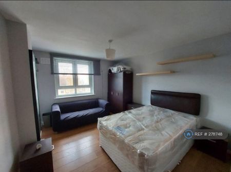 4 bedroom flat to rent - Photo 2