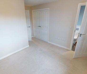3 bedroom semi-detached house to rent - Photo 2