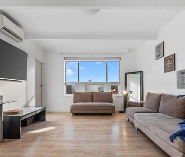 FIRST-FLOOR GEM IN HUNTINGDALE - Photo 1