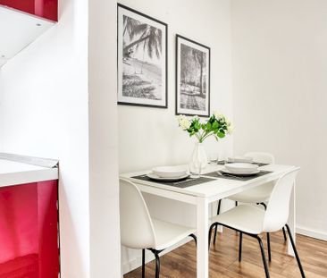 Large single room with balcony in Milan - Photo 2