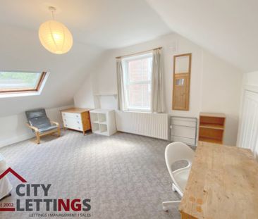 4 Bedroom Mid Terraced House - Photo 5