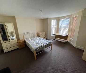 8 bedroom house to rent - Photo 4