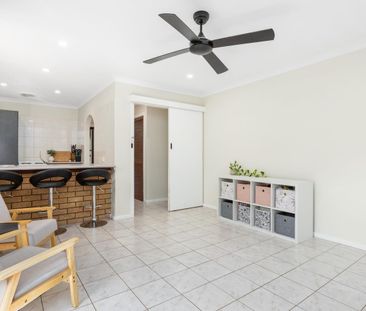 ARMADALE - 3x2 - LOCK UP GARAGE WITH STORAGE + 3 LIVING AREAS! - Photo 4