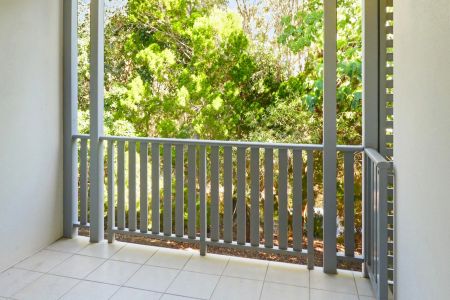 Leafy Outlook - 3 Minute Walk to Beach and Cafes! - Photo 2