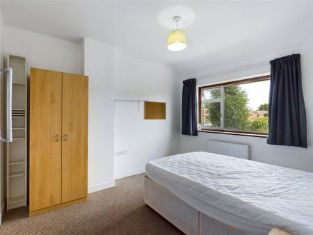 4 bedroom semi-detached house to rent - Photo 4