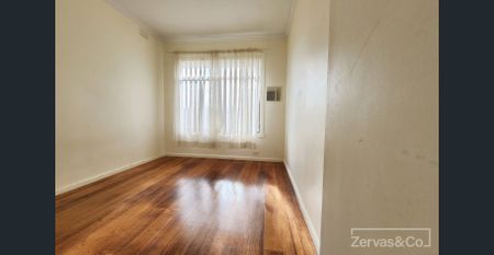 4 Bedroom family home - Photo 4