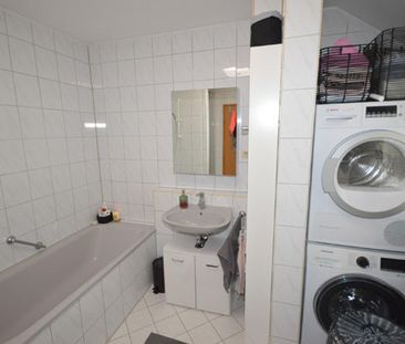 2-Zimmer-Dachgeschosswohnung ohne Aufzug, aber mit Loggia! Neumarkt... - Photo 1