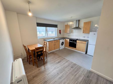 2 bedroom flat to rent - Photo 4