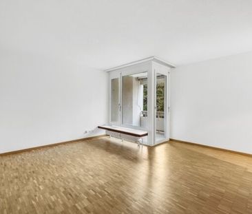 Bright apartment in a beautiful neighborhood - Photo 3