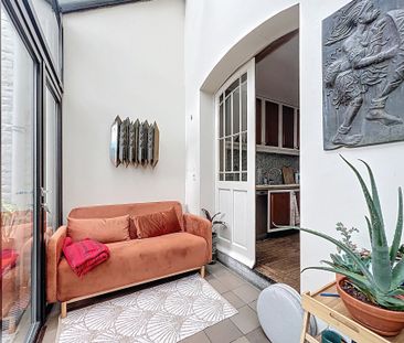 Gelijkvloerse verdieping met één slaapkamer in Saint-Gilles - Photo 1