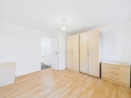 Shellfield Close, Staines-upon-Thames, Surrey,TW19 - Photo 2