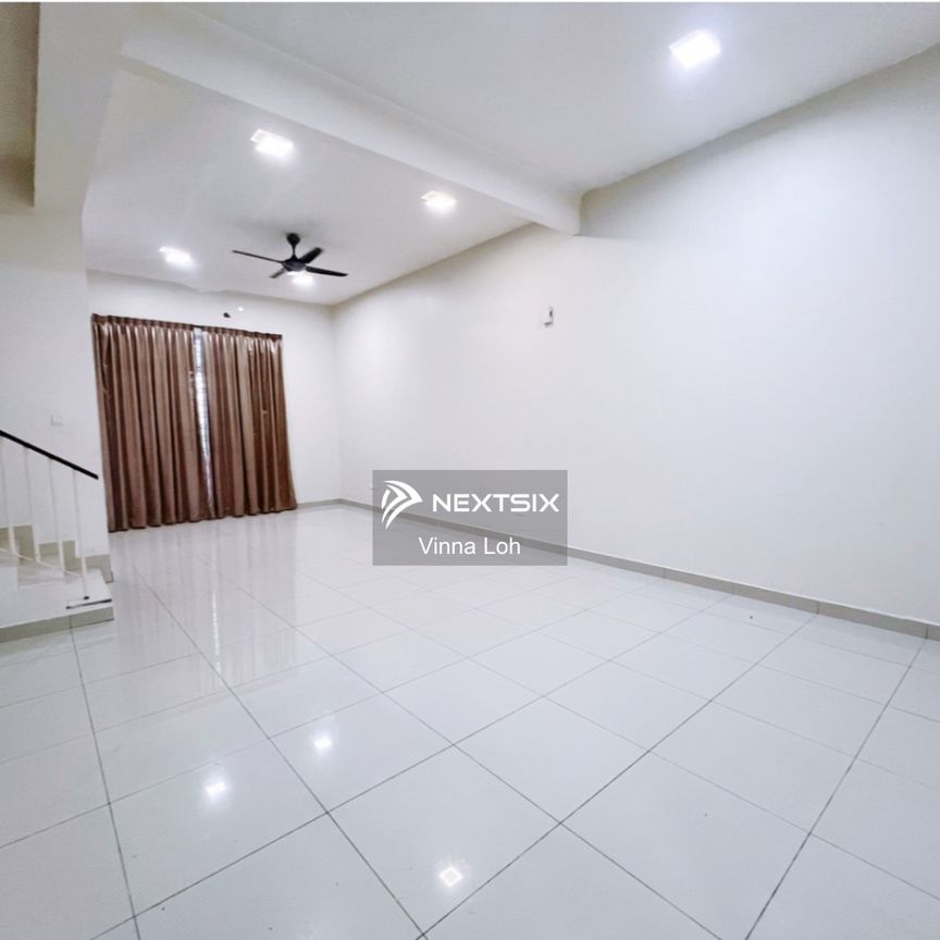 Austin Residence Double Storey Terrance - Photo 1