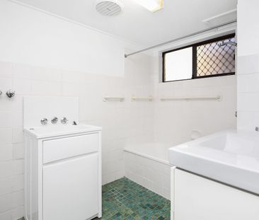 1/115 Frank Street, Labrador, Qld 4215 - Photo 1