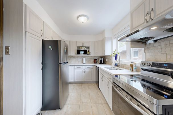 For Lease - 68 Christina Crescent, Toronto, Ontario - Photo 1