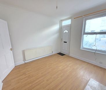 3 Bed Terraced House, Ridgway Road, LU2 - Photo 3