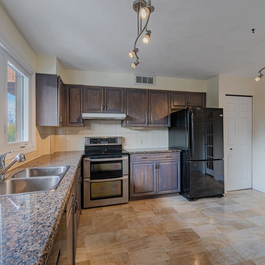 For Lease - 208 STRATAS Court, Kanata, Ontario - Photo 1