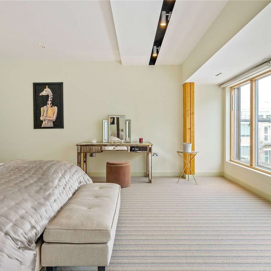 Beautiful penthouse apartment with large private south facing terrace. - Photo 1