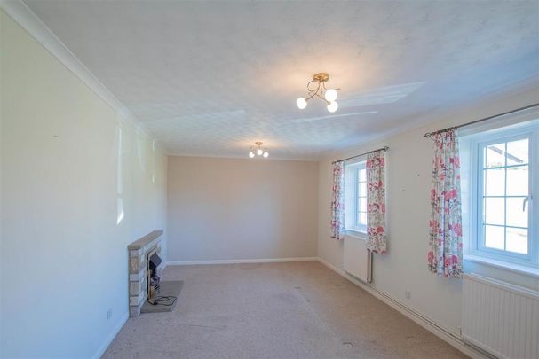 3 bedroom detached bungalow to rent - Photo 1