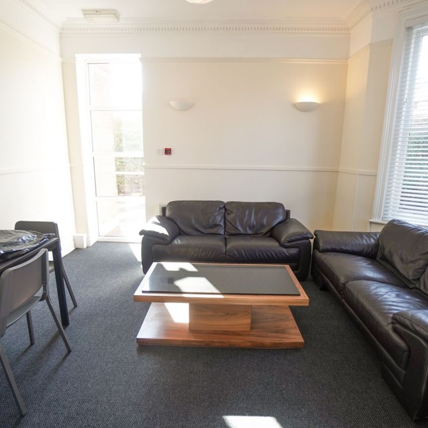 7 Bedroom House To Rent in Charminster - £3,080 pcm Tenancy Info - Photo 1