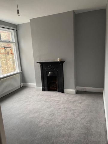 2 Bed Flat, Alexandra Park Road, N22 - Photo 2