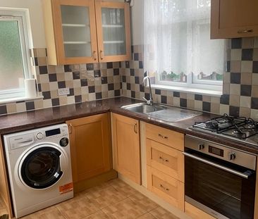 2 Bed Maisonette, St. Andrews Road, NW9 - Photo 2