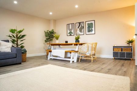 3 bedroom semi-detached house to rent - Photo 3