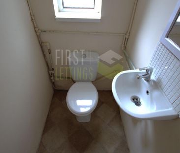 4 bedroom terraced house to rent - Photo 3