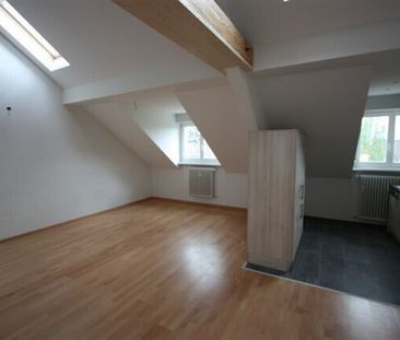 Appartement mansardé moderne, lumineux et spacieux - Photo 4