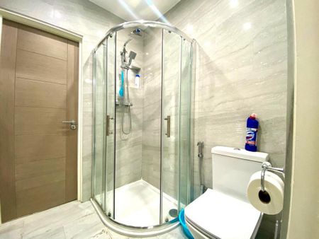 5 bedroom semi-detached house to rent - Photo 2