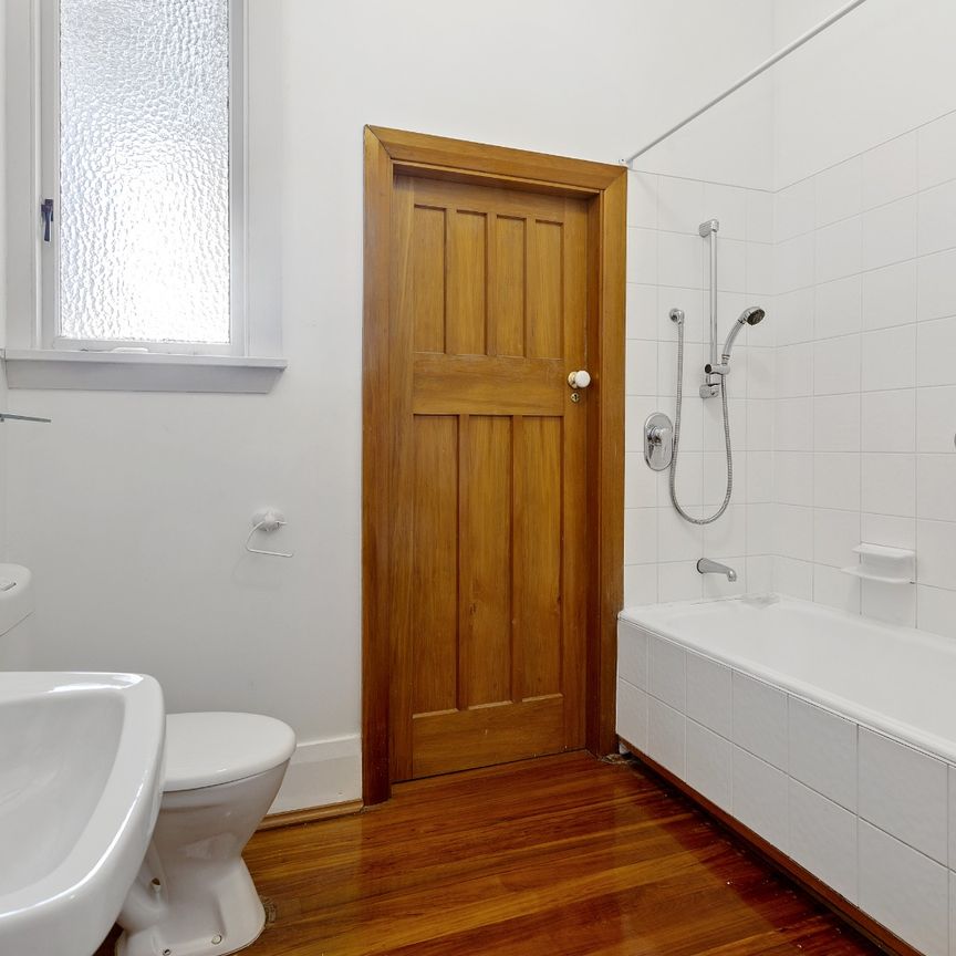3 Bedroom Furnished Family Home in Merivale - Photo 1