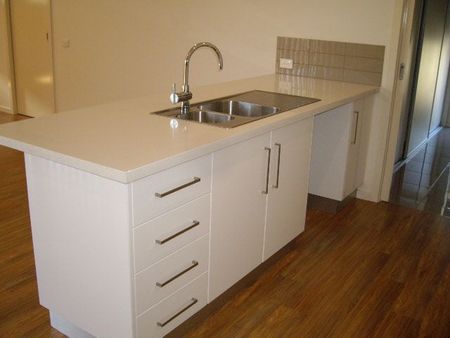 SPACIOUS & WELL DESIGNED TOWNHOUSE - Photo 3