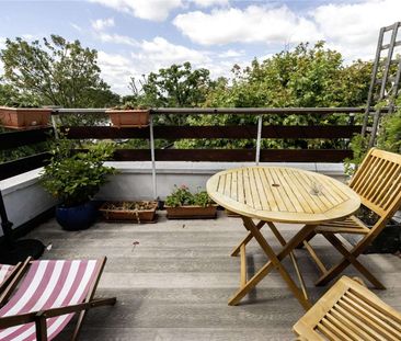 An outstanding duplex flat with roof terrace in a superb central Ba... - Photo 6
