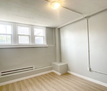 1543 Barton Street East apartment — Hamilton, ON (2-Bedroom) - 2 Bedroom - Photo 2