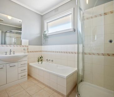 3 bedrooms close to Knox City shopping centre - Photo 4