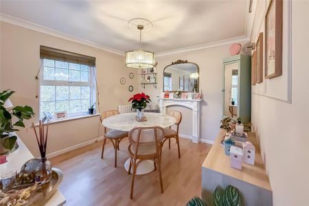 2 bedroom penthouse to rent - Photo 4