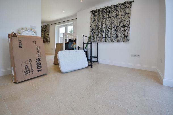 4 bedroom property to rent - Photo 1